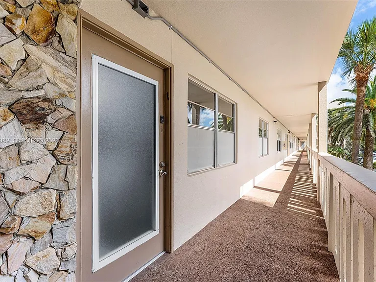 2303 Lucaya Ln #H2 — Photo 23