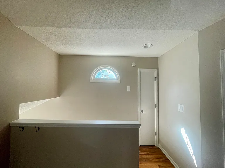 190 W Green Meadows Rd — Photo 5