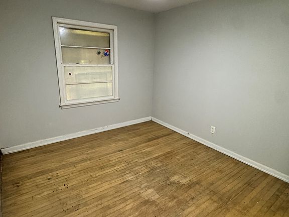 4th image of 11067 Maxwell Ave