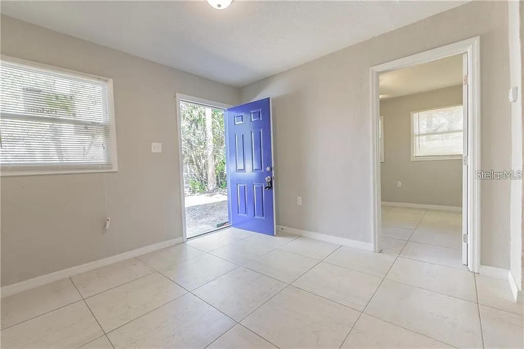 2 bed, 1.0 bath, 589 sqft, $1,249 — Photo 3