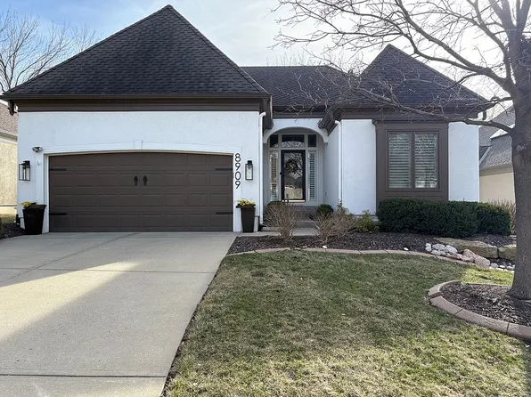 8909 W 142nd Ct, Overland Park, KS 66221