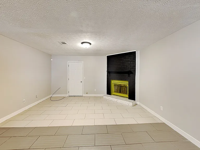 1289 Knoll Ct NW — Photo 3
