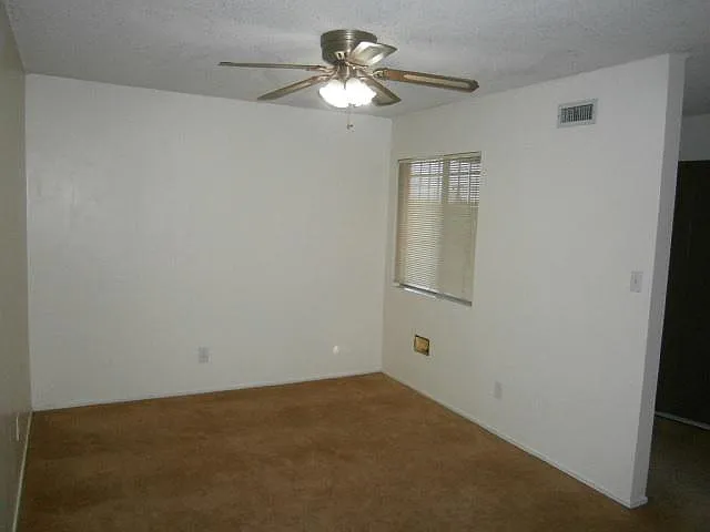 3 bed, 1400 sqft, $3,695 — Photo 3