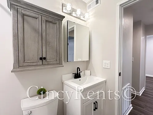 988 Stratford Pl — Photo 15