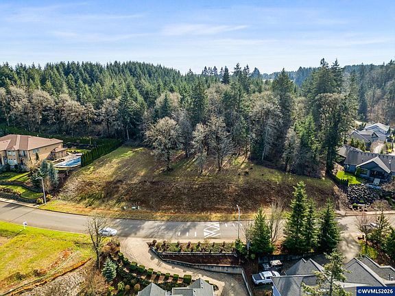 3rd image of 608 Sahalee Dr SE