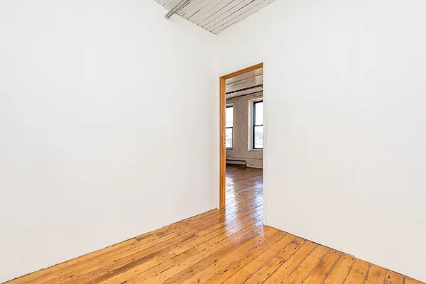 Rented by Nooklyn NYC LLC | media 18