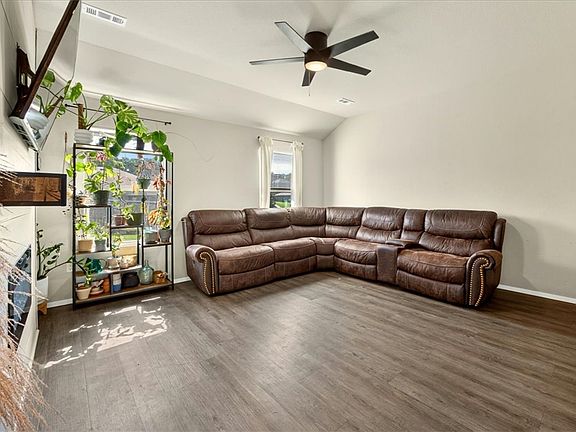 5th image of 276 Worley St