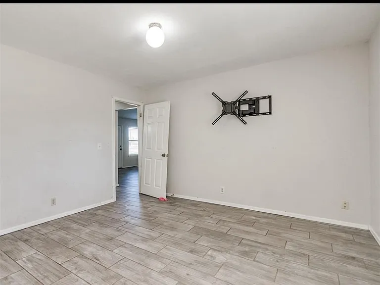 733 Lapwing Rd — Photo 9