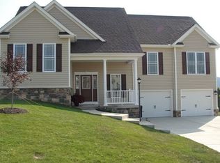 197 Hunting Ridge Dr, Greensburg, PA 15601