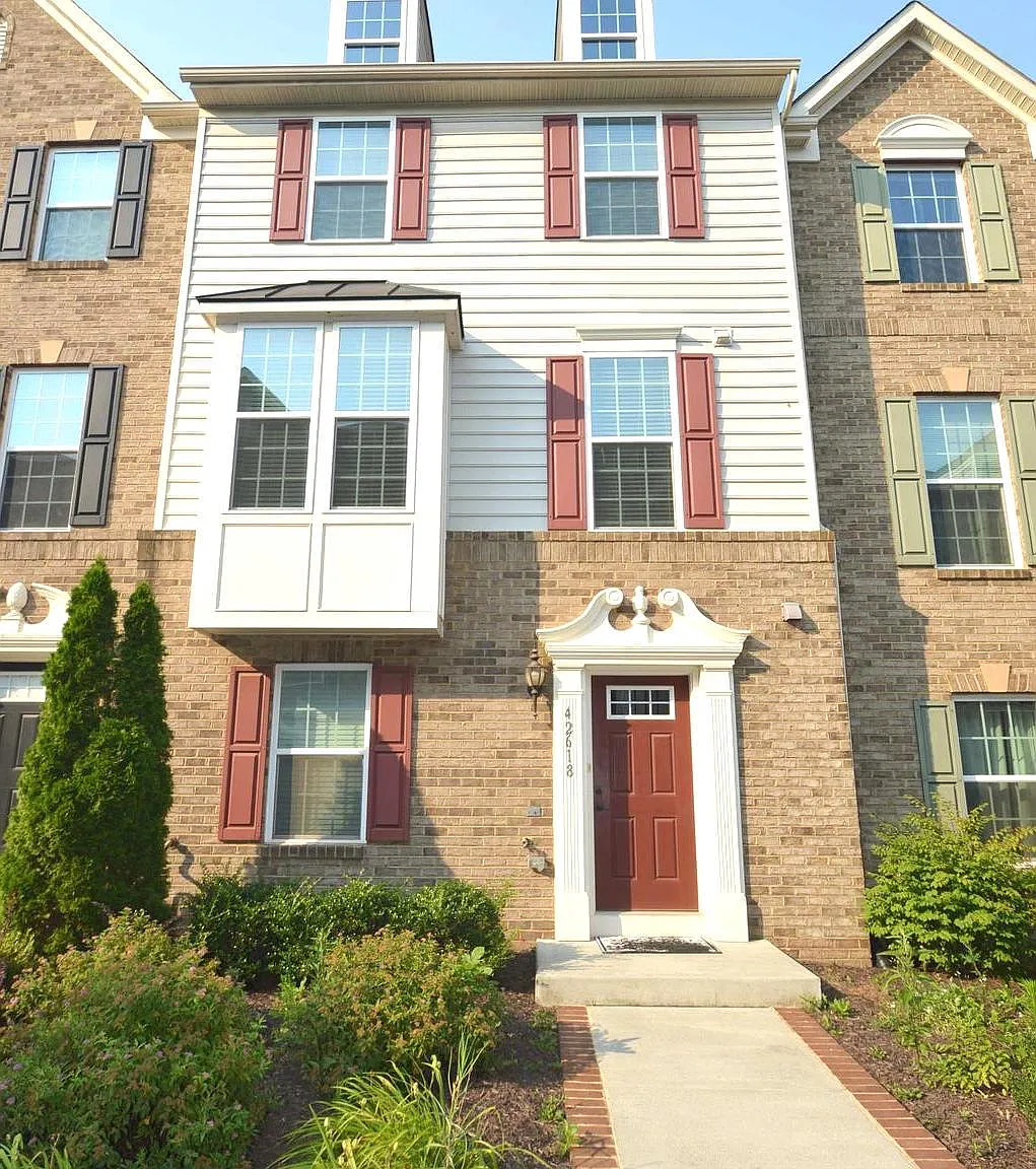 3 bed, 4.0 bath, 1776 sqft, $3,100 — Photo 1