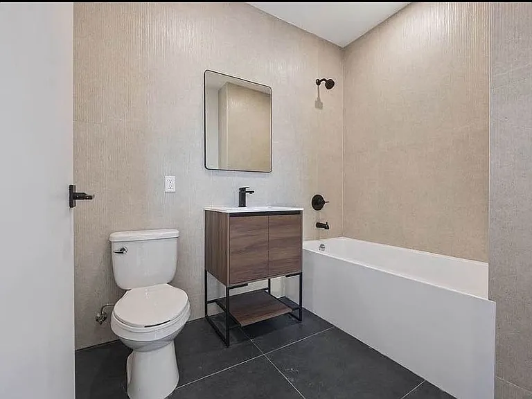 363 Hawthorne St — Photo 6