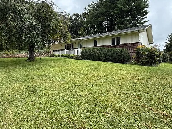240 Ivy Hill Dr, Waynesville, NC 28785