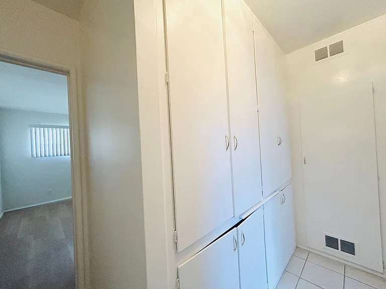 Wyandotte Apartments — Photo 7