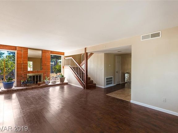 2nd image of 3959 Green Leaf Dr