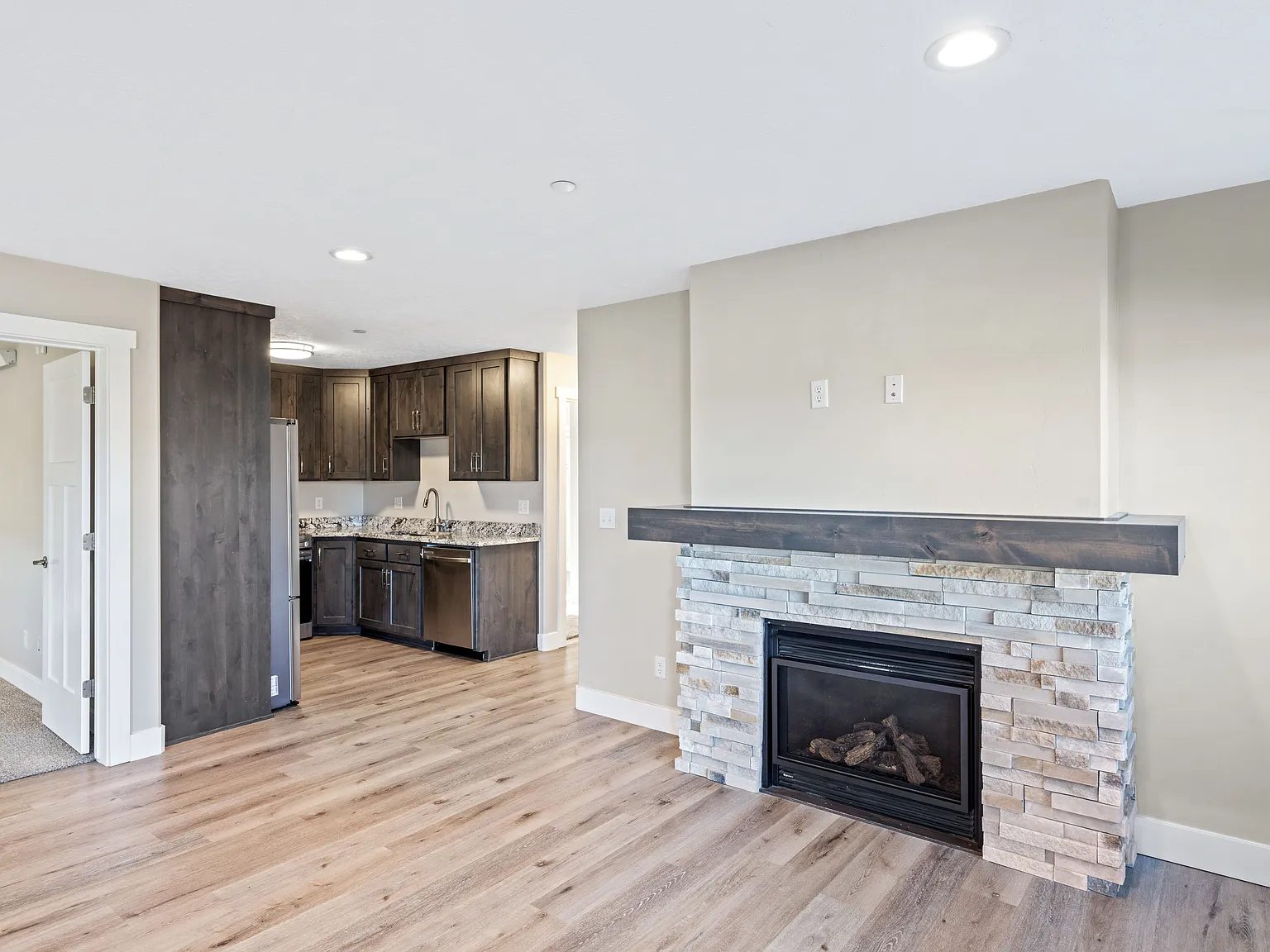 205 Lakewood Rd — Photo 4