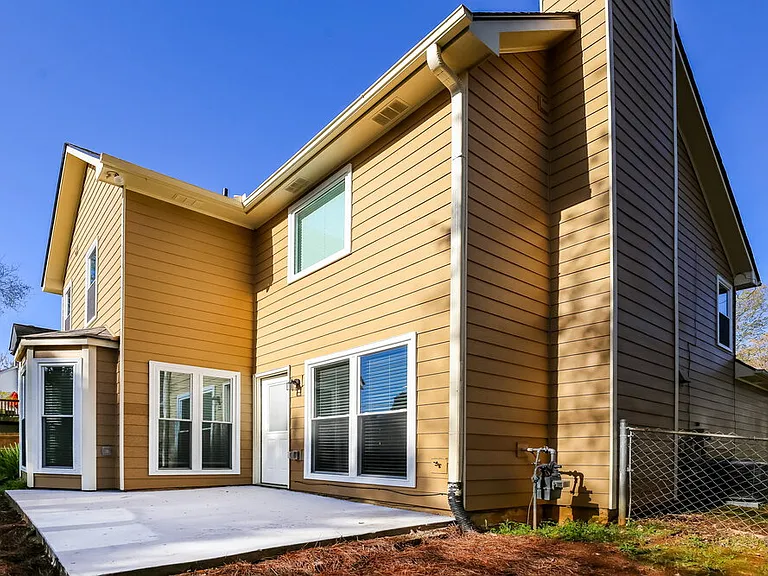 655 Suwanee Lakes Cir — Photo 17
