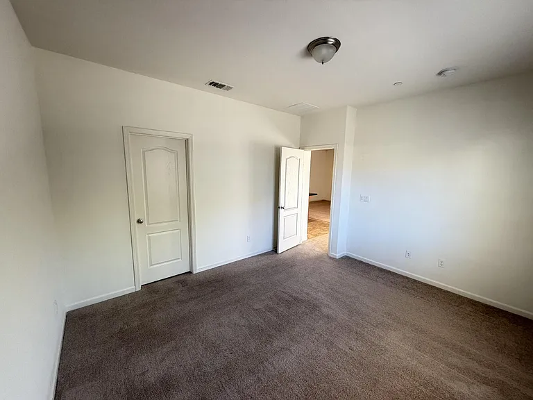 559 Tolman Way — Photo 8