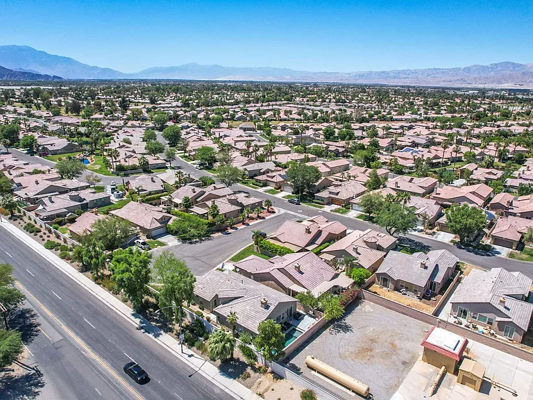 49990 Eastwood Ln — Photo 63