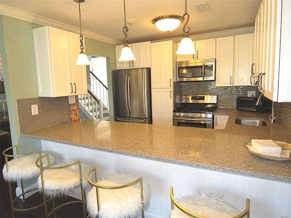 5th image of 75 Thomas Ln