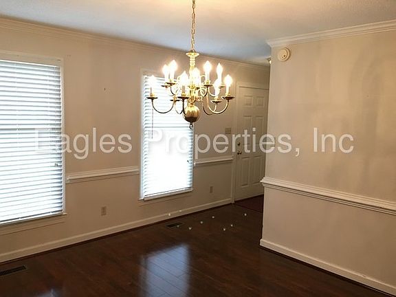 4th image of 801 Shelley Dr
