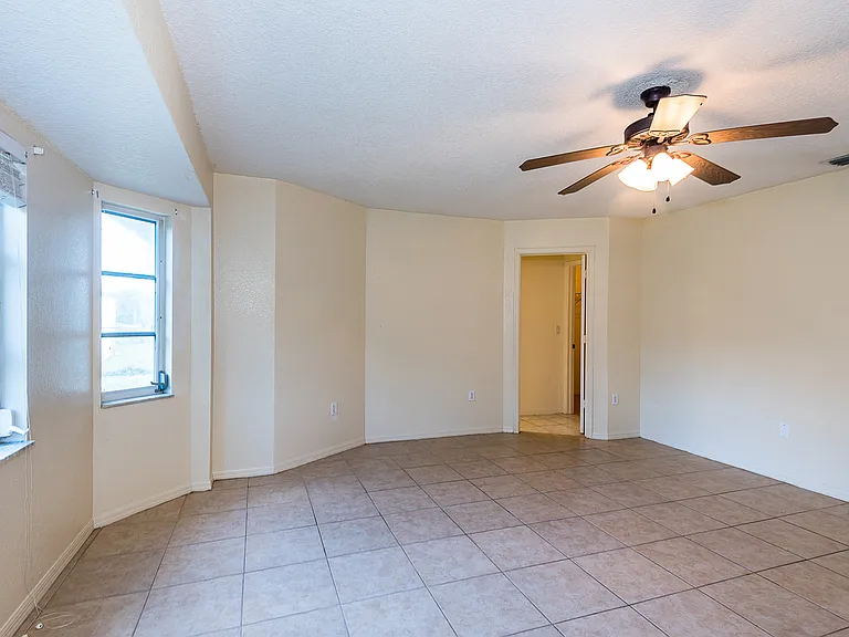 504 Vannell St — Photo 16