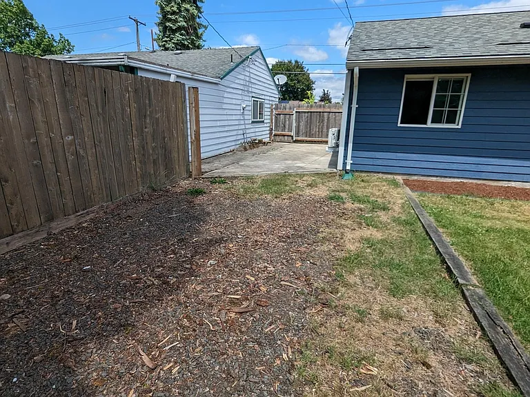 10902 NE Sacramento St — Photo 14