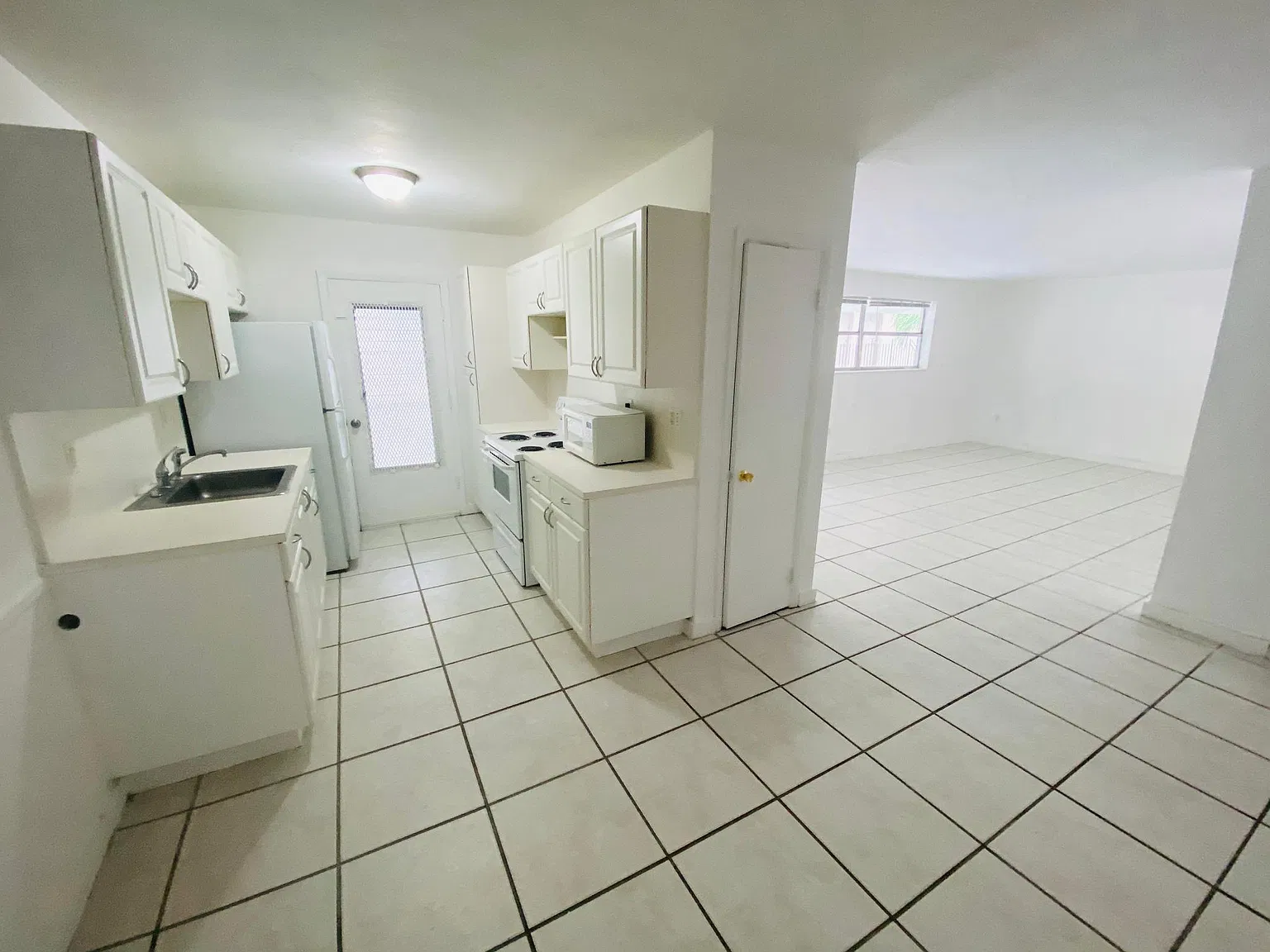 2 bed, 1200 sqft, $2,350 — Photo 4