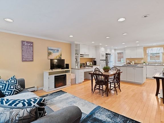 4th image of 168 Kingston St #0