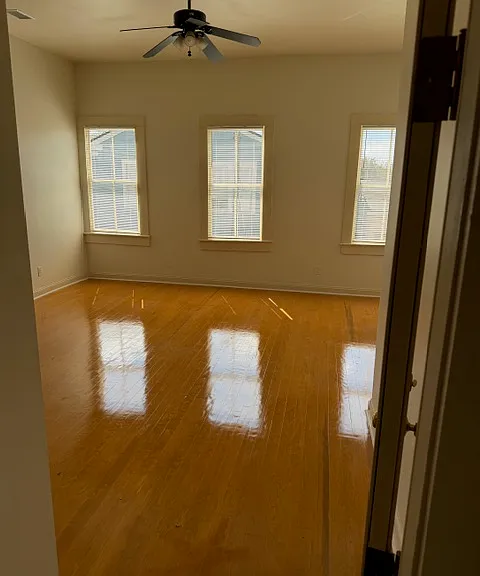 548 E Hall St #A — Photo 2