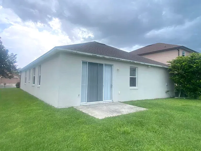 10051 Medallion Bluff Ln — Photo 17