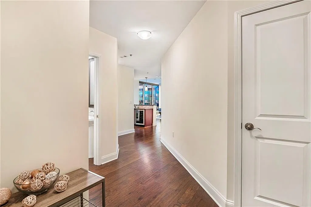 2 bed, 2.5 bath, 1369 sqft, $3,750 — Photo 2