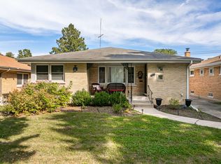 937 Robinhood Ln, La Grange Park, IL 60526