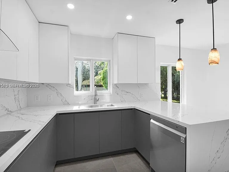 7902 SW 67th Ave — Photo 11
