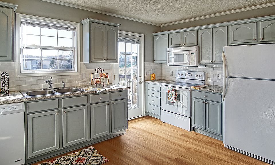 Sunny and Fresh Kitchen