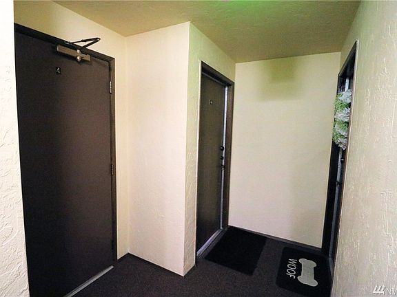 4th image of 2100 N 106th St Unit 401