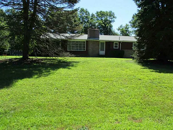 115 Betty Pond Rd, Scituate, RI 02831