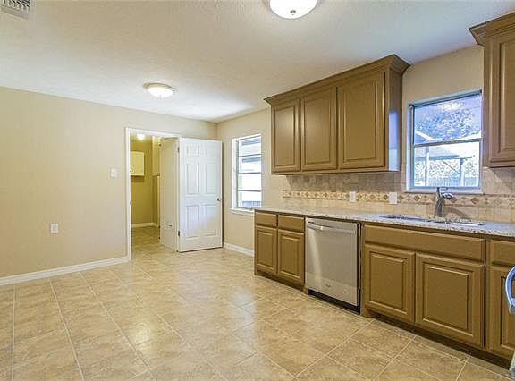 5th image of 504 Elaine Dr