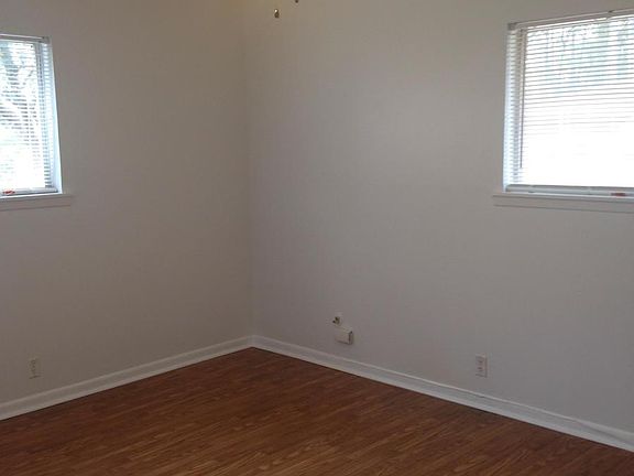 3rd image of 1301 Northwood Dr