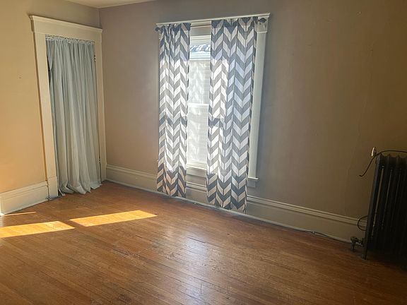 4th image of 610 Seymour Ave #1/2