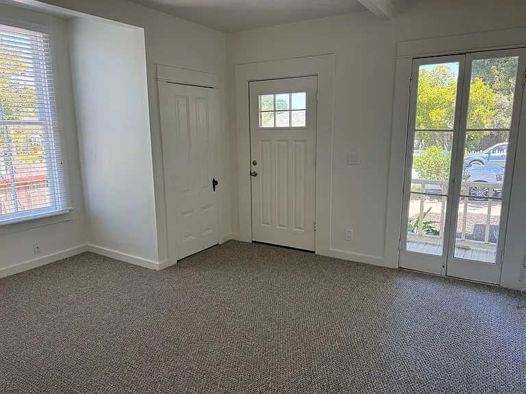 659 Sandercock St — Photo 5