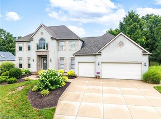 809 Adam Run Dr, Cuyahoga Falls, OH 44223
