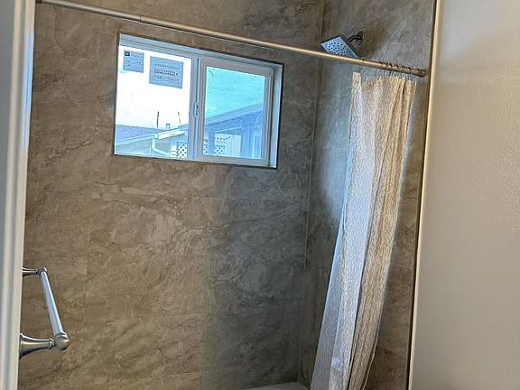 4th image of 2956 Driftwood Dr #2