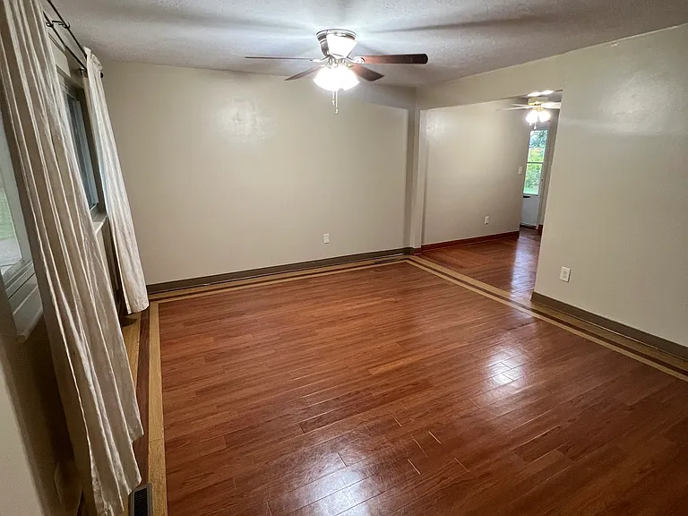 5212 Seaman Dr — Photo 2