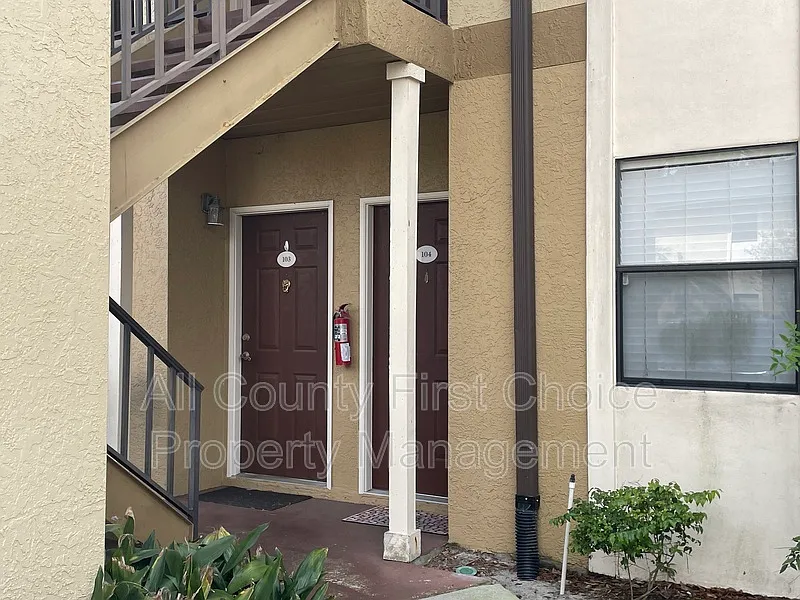 2 bed, 2.0 bath, 901 sqft, $1,595 — Photo 2