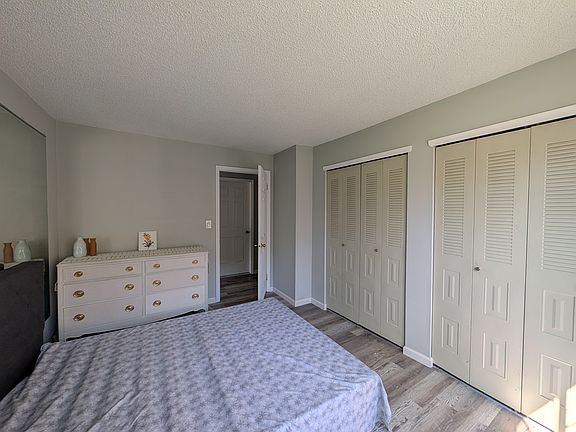 5th image of 40 Chamberlin Ct