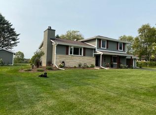 341 Valley View Ln, Grafton, WI 53024