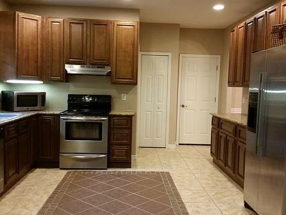 4th image of 334 Lake Crescent Dr