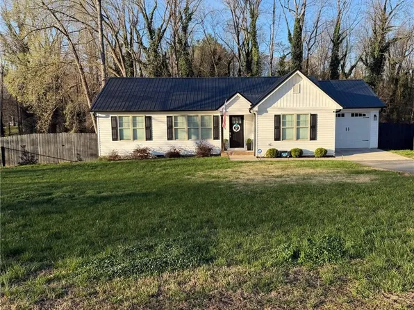 2512 Caudle St, Germanton, NC 27019