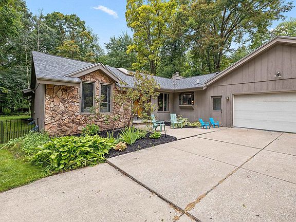 3rd image of 3113 Camberley Ln