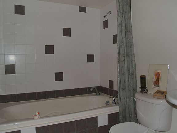 6 ft Jacuzzi Bath